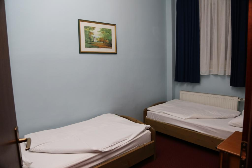 Hotel Carlstadt Karlovac Phòng bức ảnh