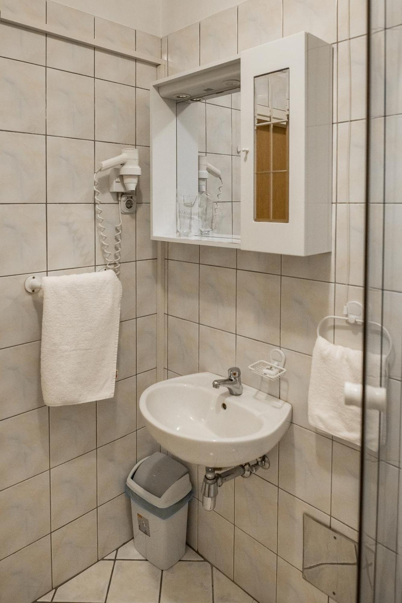 Hotel Carlstadt Karlovac Phòng bức ảnh