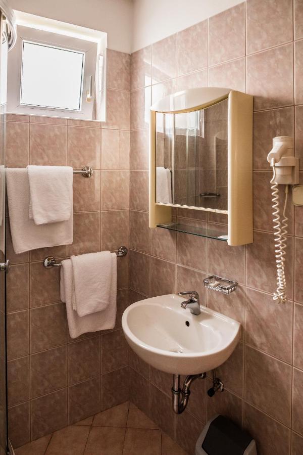 Hotel Carlstadt Karlovac Ngoại thất bức ảnh
