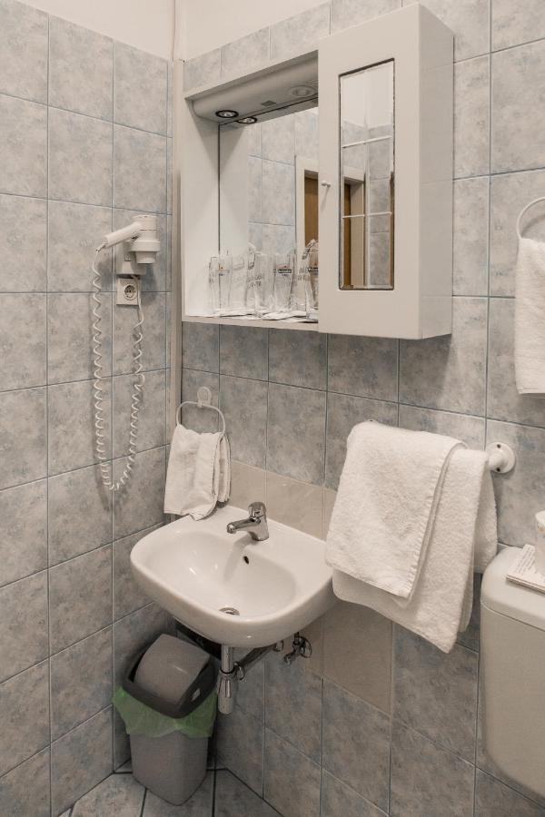 Hotel Carlstadt Karlovac Phòng bức ảnh